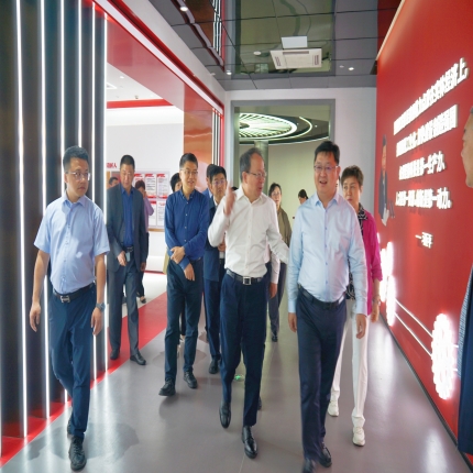 山西省政協(xié)副主席李曉波率“培育壯大智能產(chǎn)業(yè)，加快推動(dòng)智能化發(fā)展”調(diào)研組參觀考察泰隆集團(tuán)